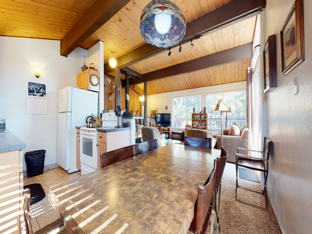 Timberline 44 Cozy and Quiet, Corner Unit, Lots of Natural Light Vacation Rental in Mammoth Lakes - RedAwning