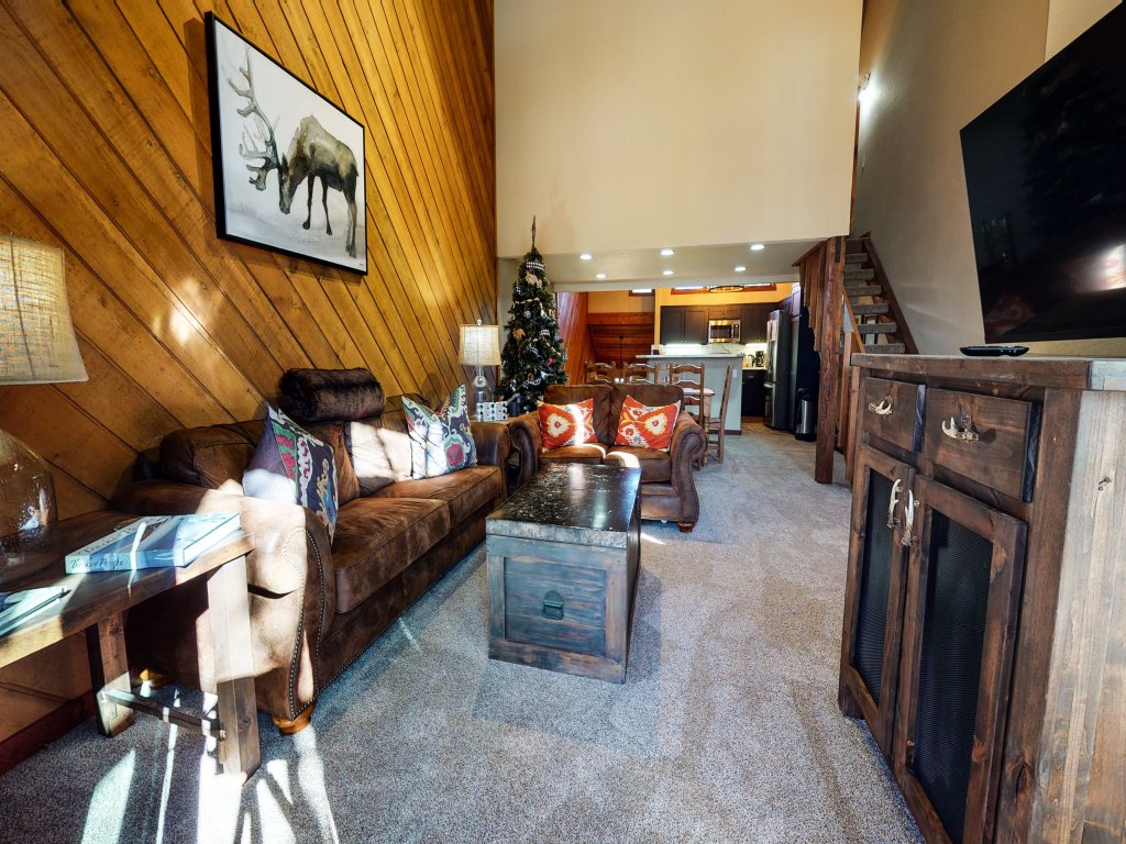 Snowcreek III 415 Gorgeous Mountain Views, Remodeled with Washer Dryer Vacation Rental in Mammoth Lakes - RedAwning