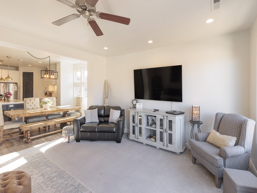 Red Rock Peace Vacation Rental in St. George - RedAwning