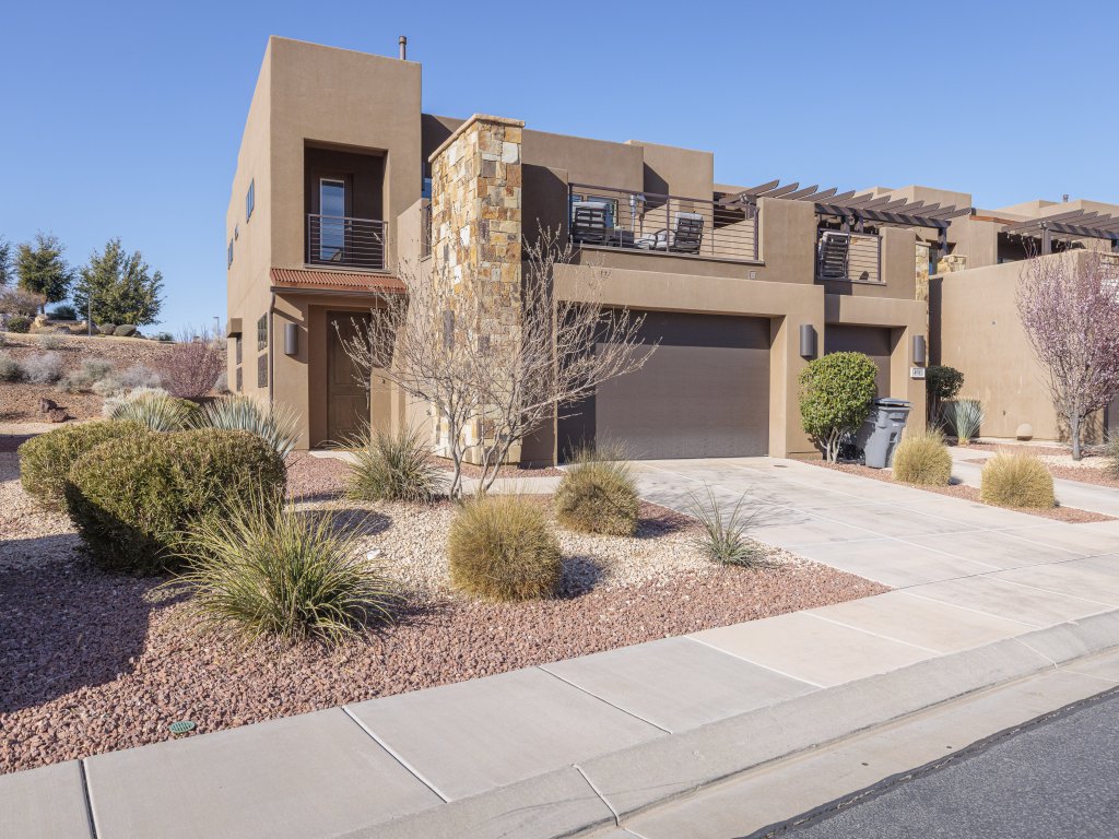 Red Rock Peace Vacation Rental in St. George - RedAwning