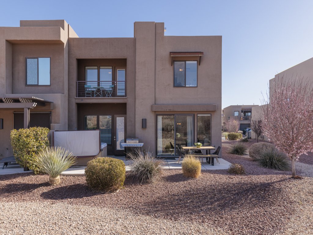 Red Rock Peace Vacation Rental in St. George - RedAwning