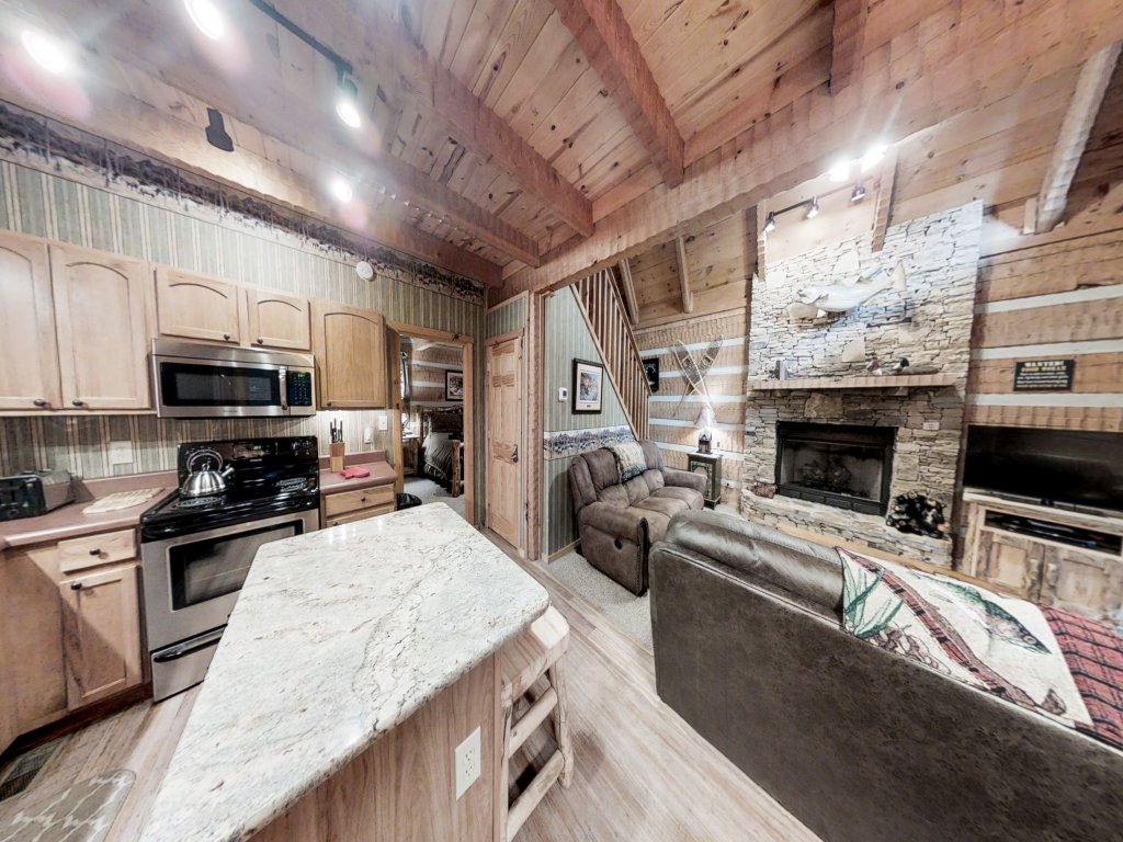 Streamsong Secluded Creek View Cabin with Hot Tub and Pool Table Vacation Rental in Sevierville - RedAwning