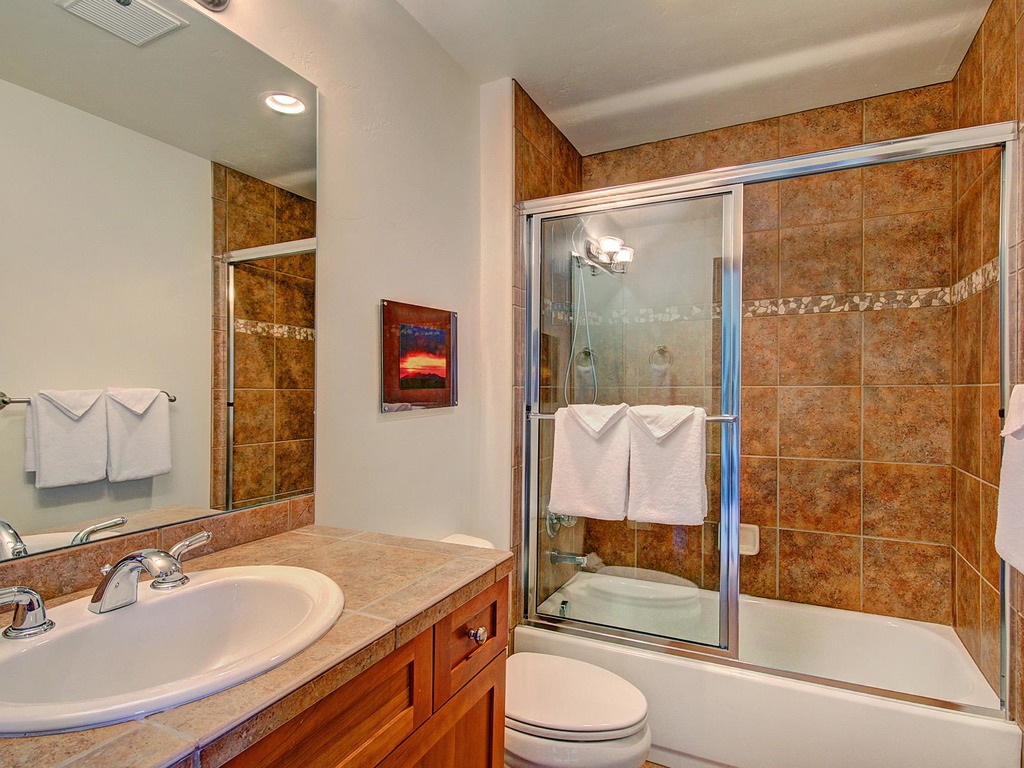 Highland Greens Lodge 305 Vacation Rental in Breckenridge - RedAwning