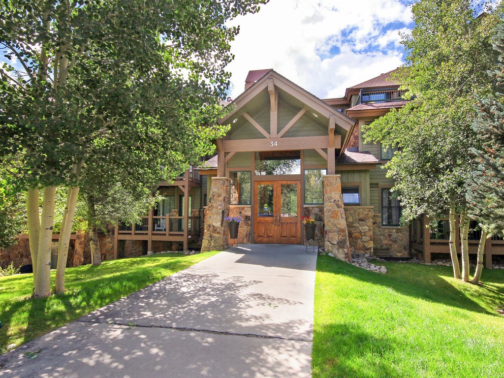 Highland Greens Lodge 305 Vacation Rental in Breckenridge - RedAwning