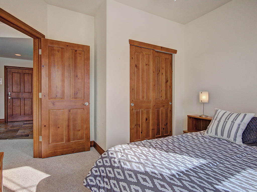 Highland Greens Lodge 305 Vacation Rental in Breckenridge - RedAwning