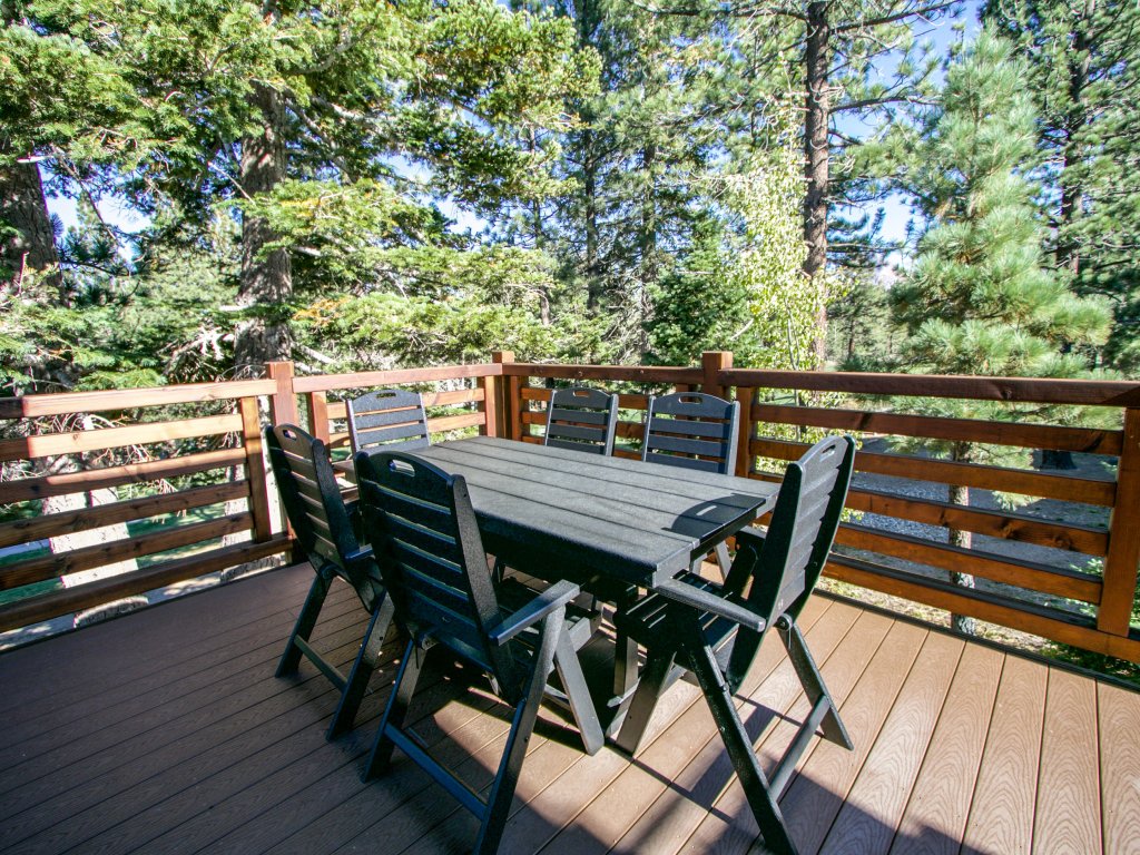 Graystone 2110 5-Star Luxury House with Private Jacuzzi and Double Garage Vacation Rental in Mammoth Lakes - RedAwning