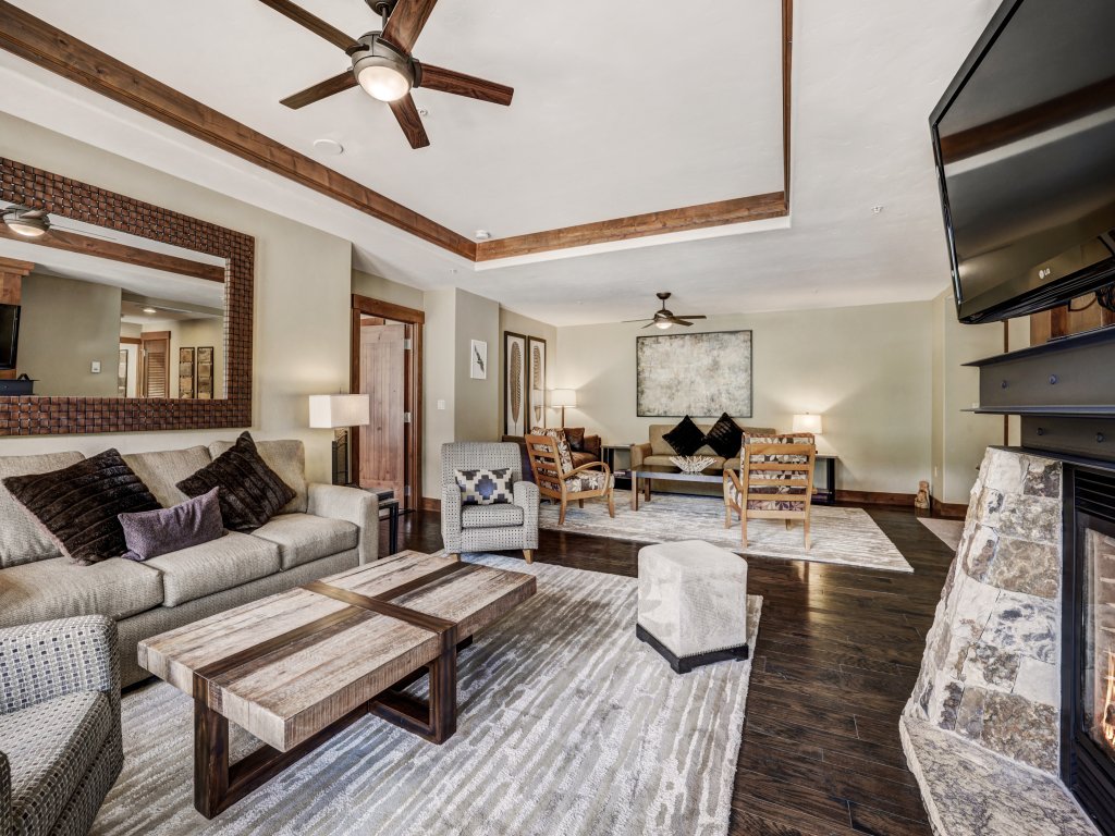 Luxury 4 Bedroom Steps from Skiing and Winter Activities Vacation Rental in Breckenridge - RedAwning