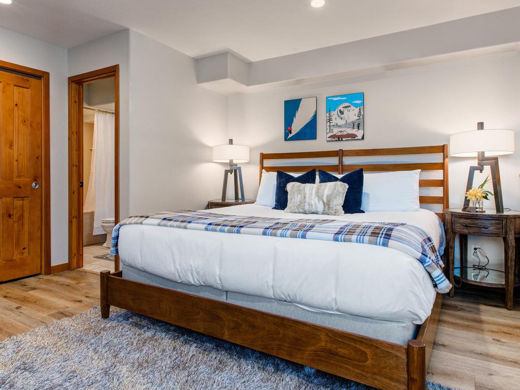 Main Street Lookout Walk Everywhere Mountain Views Hot Tub 19 Vacation Rental in Park City - RedAwning