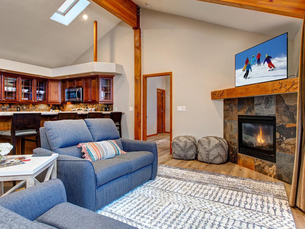 Main Street Lookout Walk Everywhere Mountain Views Hot Tub 19 Vacation Rental in Park City - RedAwning
