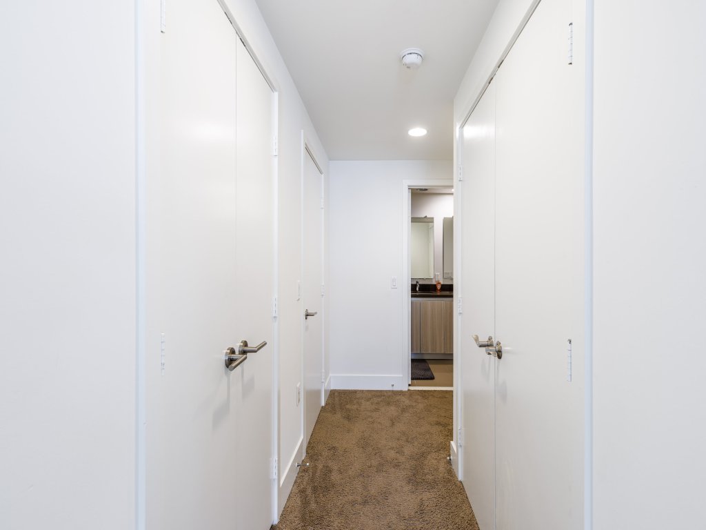 2BR Fully furnished Apartment on Hawthorn Ave Hollywood Vacation Rental in Los Angeles - RedAwning