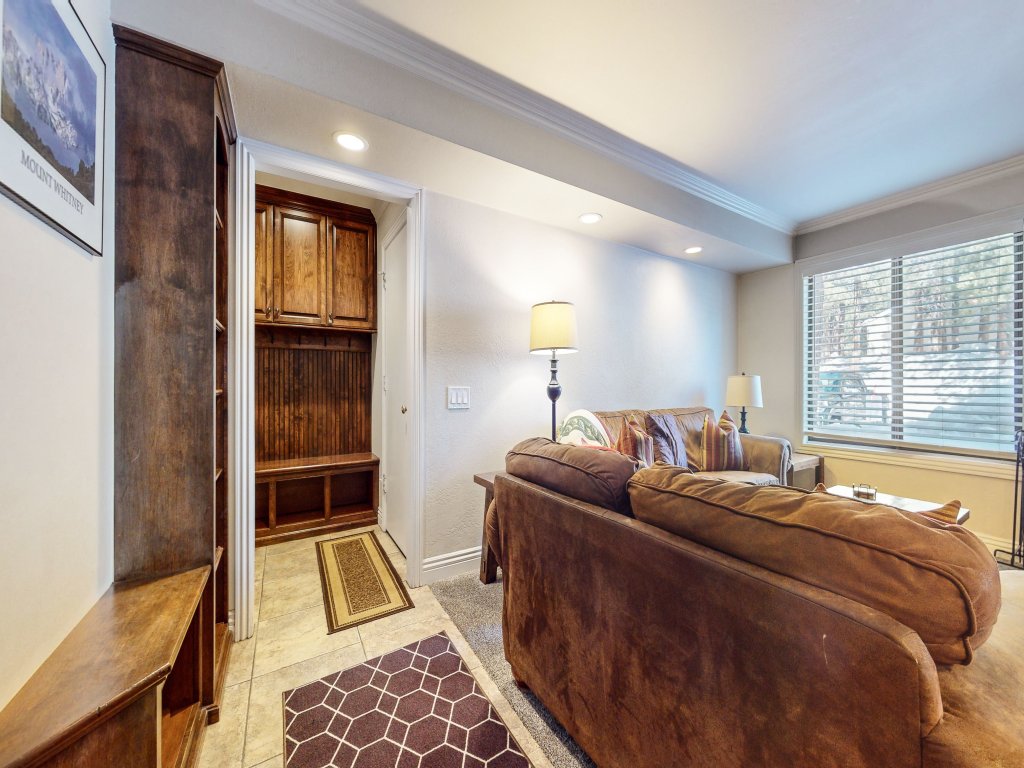 Horizons 4 165 Updated Condo, Walk to Town, On Shuttle Route to Lodges Vacation Rental in Mammoth Lakes - RedAwning