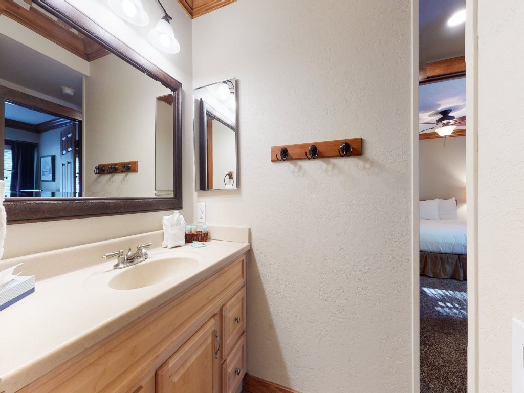 Horizons 4 168 Updated Upstairs Unit with Private Washer Dryer, Walk to Town, On Shuttle Route to Lodges Vacation Rental in Mammoth Lakes - RedAwning