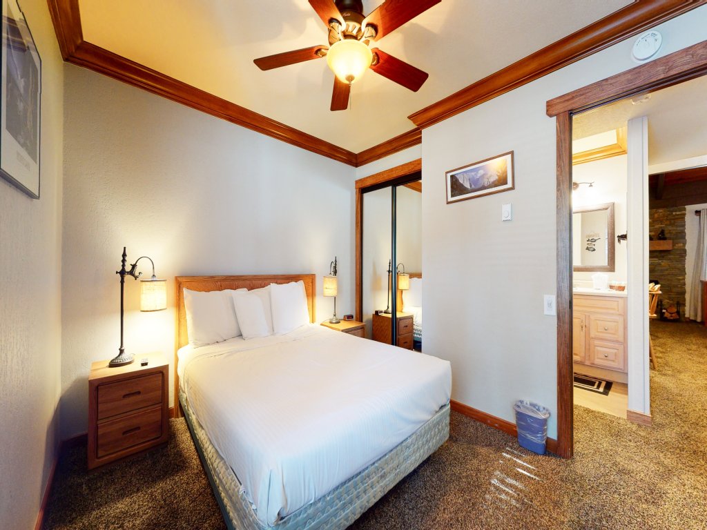Horizons 4 168 Updated Upstairs Unit with Private Washer Dryer, Walk to Town, On Shuttle Route to Lodges Vacation Rental in Mammoth Lakes - RedAwning