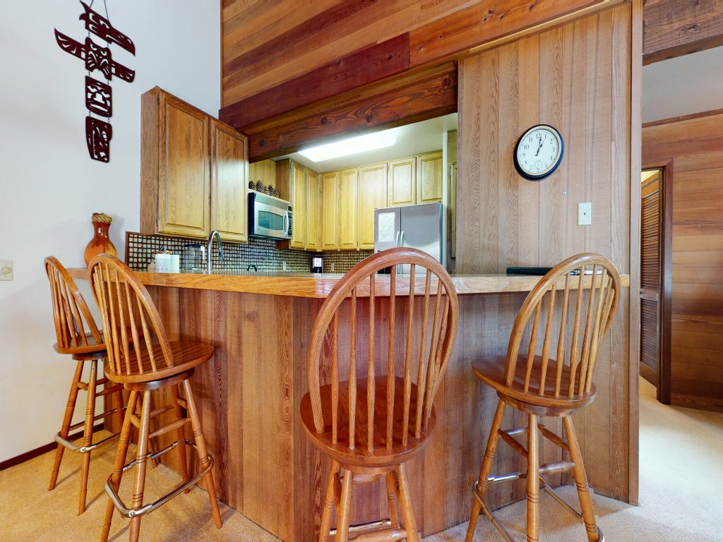Tennis Village 14 Pet-Friendly, Spacious, Comfortable, Great Complex Amenities Vacation Rental in Mammoth Lakes - RedAwning