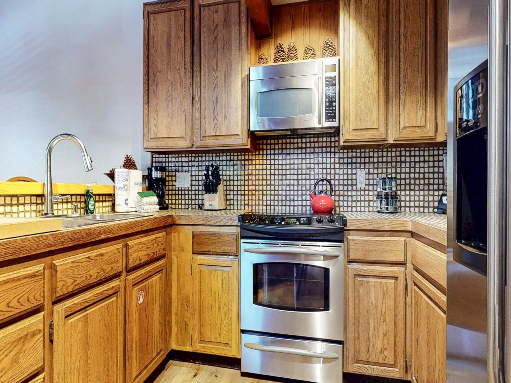 Tennis Village 14 Pet-Friendly, Spacious, Comfortable, Great Complex Amenities Vacation Rental in Mammoth Lakes - RedAwning