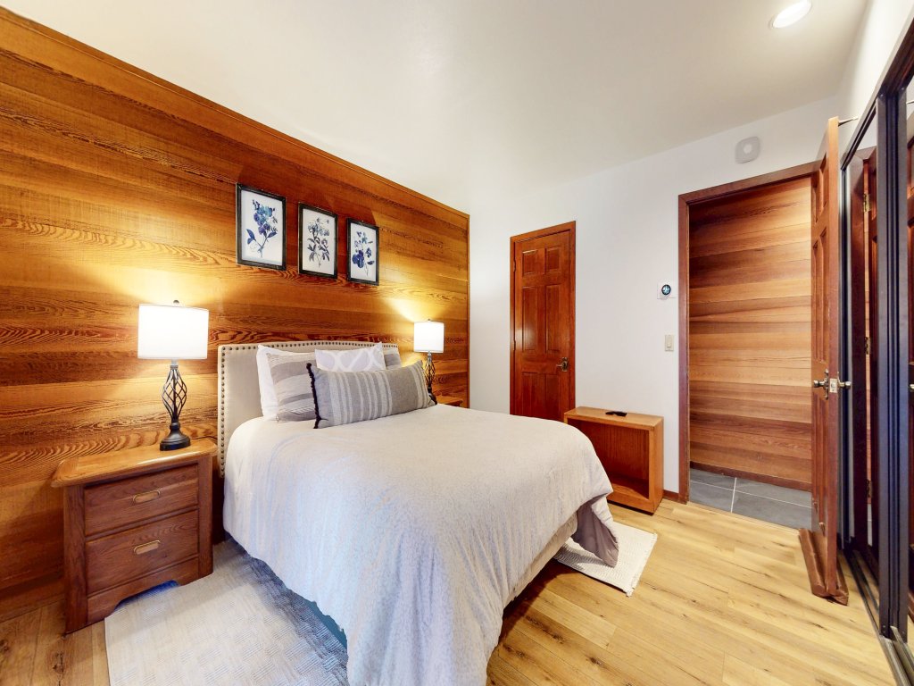 Tennis Village 14 Pet-Friendly, Spacious, Comfortable, Great Complex Amenities Vacation Rental in Mammoth Lakes - RedAwning