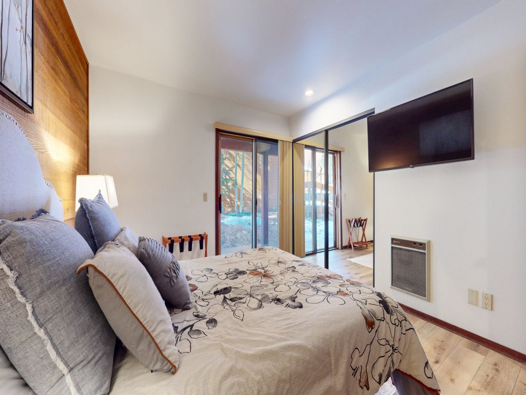 Tennis Village 14 Pet-Friendly, Spacious, Comfortable, Great Complex Amenities Vacation Rental in Mammoth Lakes - RedAwning