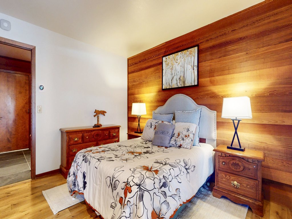 Tennis Village 14 Pet-Friendly, Spacious, Comfortable, Great Complex Amenities Vacation Rental in Mammoth Lakes - RedAwning