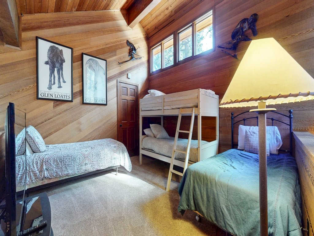 Tennis Village 14 Pet-Friendly, Spacious, Comfortable, Great Complex Amenities Vacation Rental in Mammoth Lakes - RedAwning