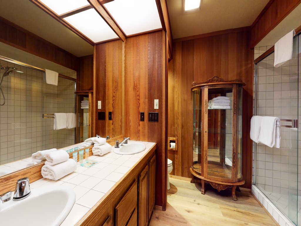 Tennis Village 14 Pet-Friendly, Spacious, Comfortable, Great Complex Amenities Vacation Rental in Mammoth Lakes - RedAwning