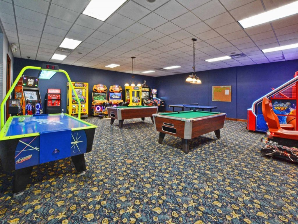 South Facing Pool, Spacious, Close to Disney, Gated Resort Community, Free WiFi Vacation Rental in Kissimmee - RedAwning