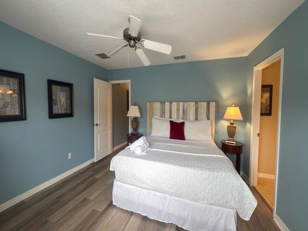 Newly Renovated | Walk to Clubhouse | South-Facing Pool Near Disney Vacation Rental in Kissimmee - RedAwning