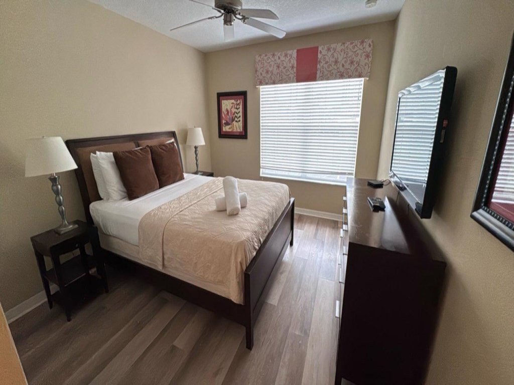 Newly Renovated | Walk to Clubhouse | South-Facing Pool Near Disney Vacation Rental in Kissimmee - RedAwning