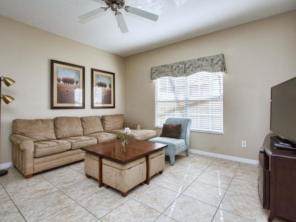 GATED RESORT COMMUNITY, FREE WIFI, SOUTH FACING, PRIVATE SCREENED POOL!!! Vacation Rental in Kissimmee - RedAwning