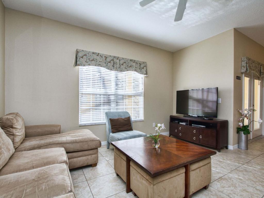 GATED RESORT COMMUNITY, FREE WIFI, SOUTH FACING, PRIVATE SCREENED POOL!!! Vacation Rental in Kissimmee - RedAwning