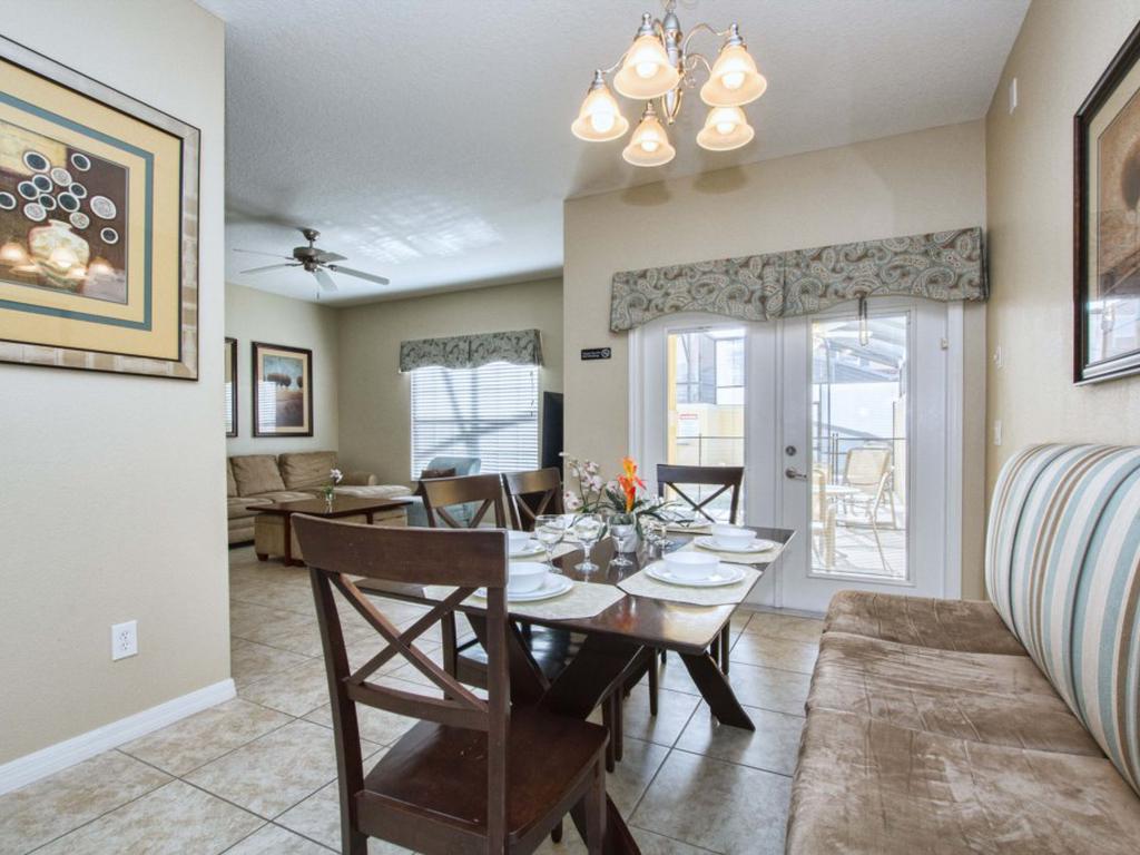 GATED RESORT COMMUNITY, FREE WIFI, SOUTH FACING, PRIVATE SCREENED POOL!!! Vacation Rental in Kissimmee - RedAwning