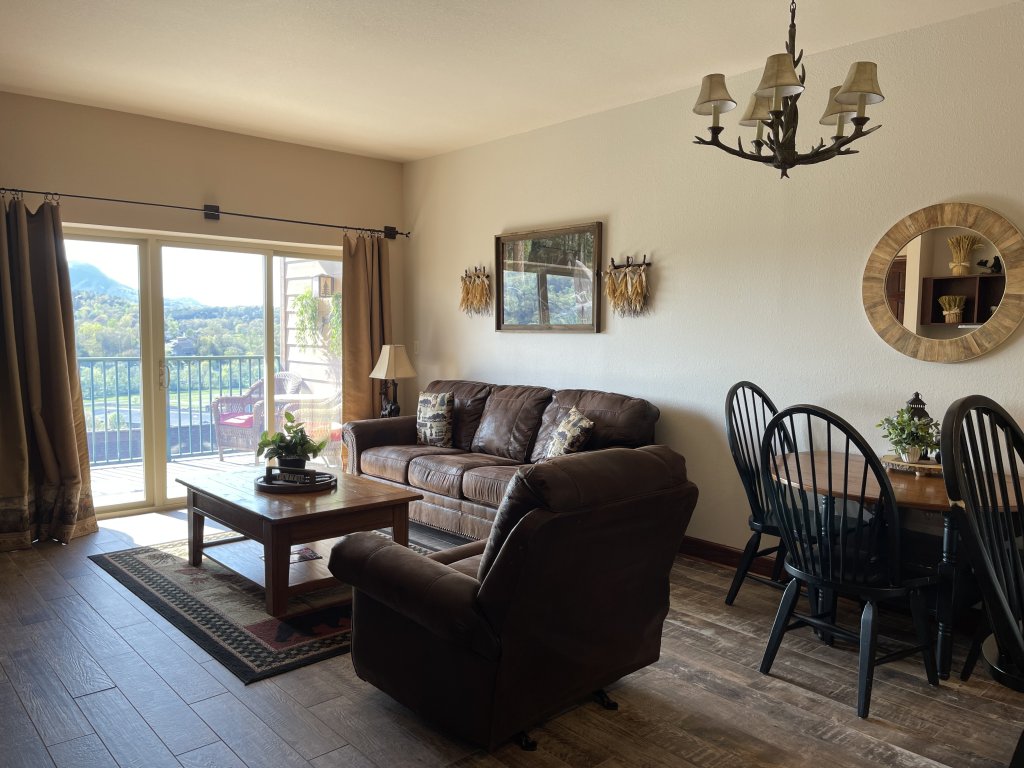 Bearadise Dreams Vacation Rental in Pigeon Forge - RedAwning
