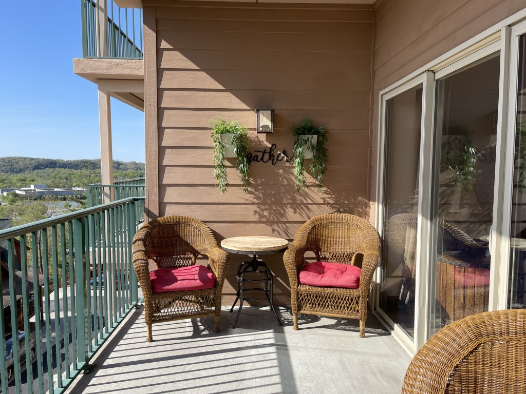 Bearadise Dreams Vacation Rental in Pigeon Forge - RedAwning