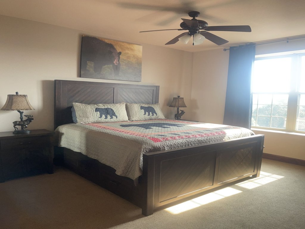 Bearadise Dreams Vacation Rental in Pigeon Forge - RedAwning