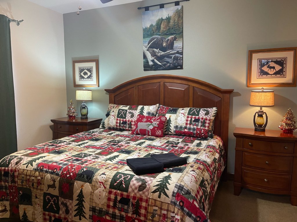 Bearadise Dreams Vacation Rental in Pigeon Forge - RedAwning
