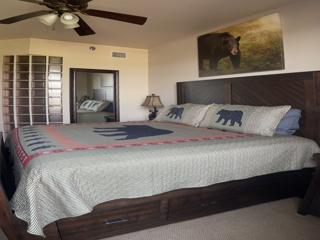 Bearadise Dreams Vacation Rental in Pigeon Forge - RedAwning
