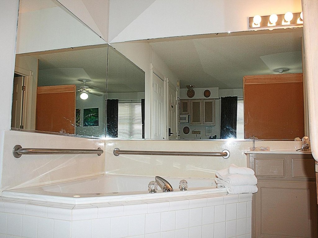 Family Friendly Villa 508 with 27 Hole Golf Course and Outdoor Pool Vacation Rental in Calabash - RedAwning