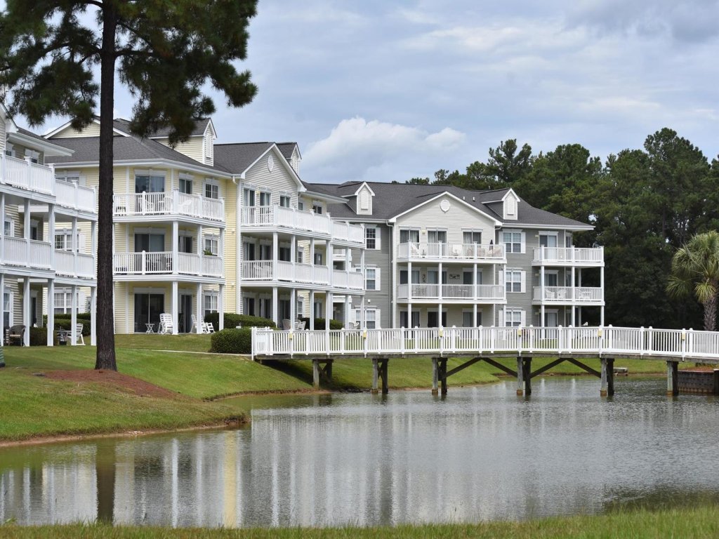 Golf Course View Villa 3009 with Access to Golf Course and Outdoor Pool Vacation Rental in Calabash - RedAwning