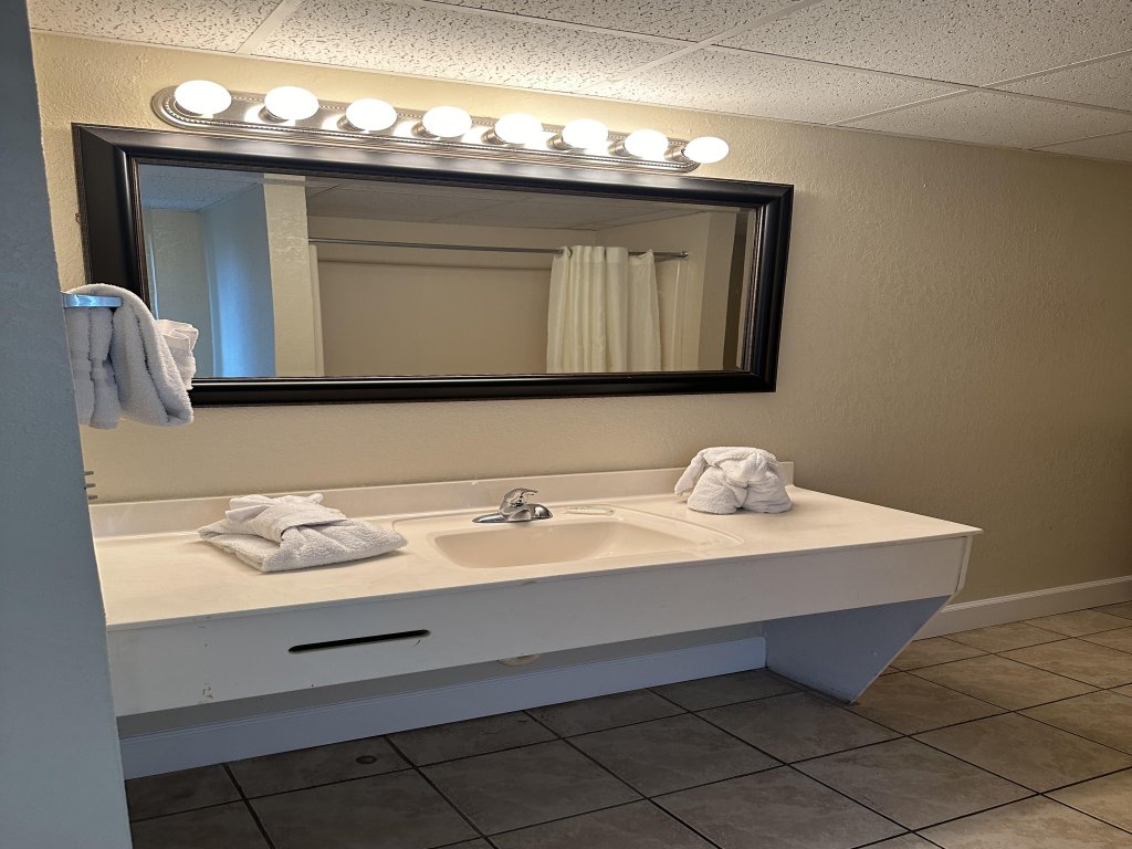 609 1 Bedroom Condo Vacation Rental in Pigeon Forge - RedAwning