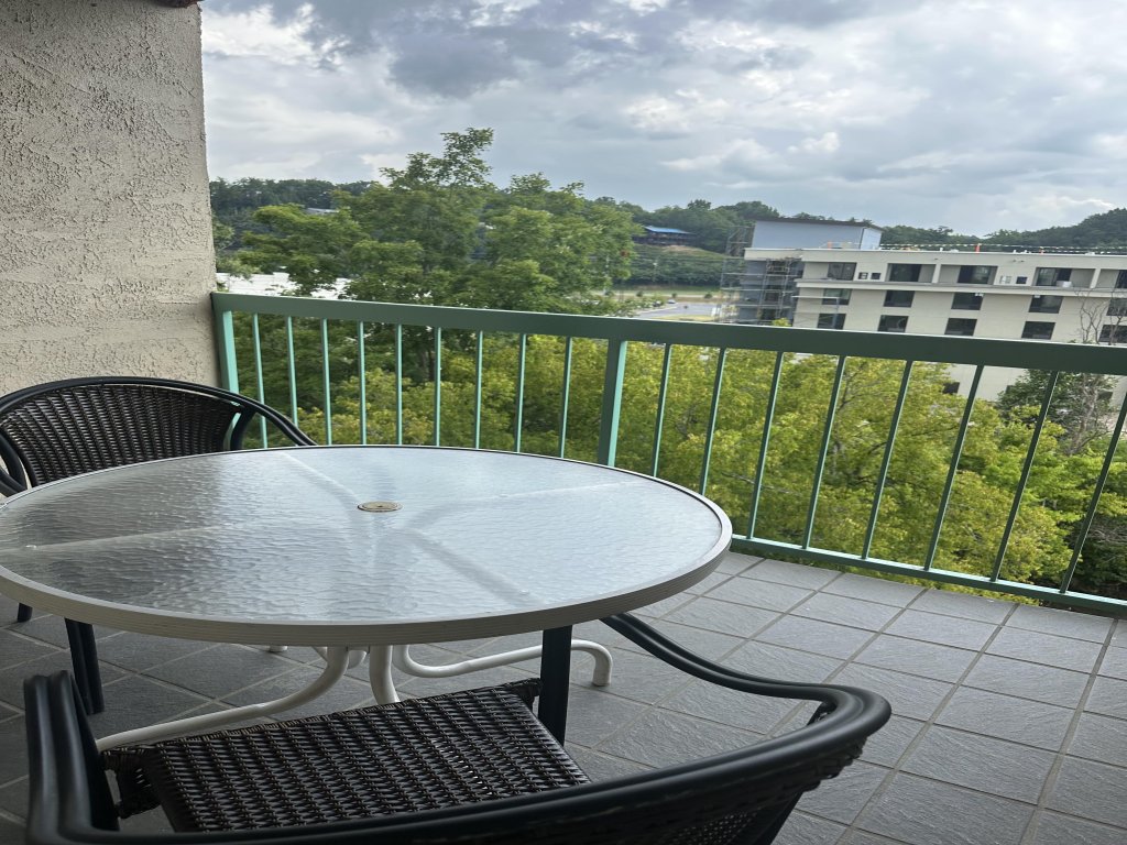 609 1 Bedroom Condo Vacation Rental in Pigeon Forge - RedAwning
