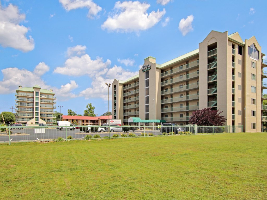 Attractive 504 2BD Condo with Private Balcony and Jacuzzi Tub Vacation Rental in Pigeon Forge - RedAwning