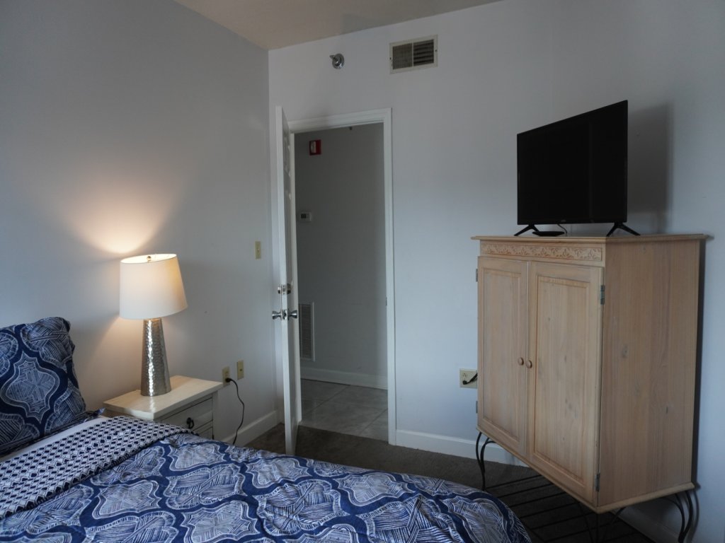 Smoky Mountains 711 3BD Condo with All Round Private Balcony Vacation Rental in Pigeon Forge - RedAwning