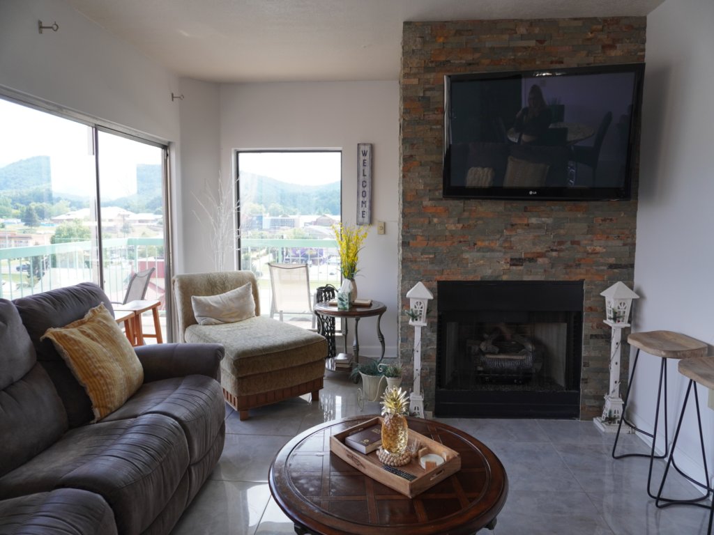 Smoky Mountains 711 3BD Condo with All Round Private Balcony Vacation Rental in Pigeon Forge - RedAwning