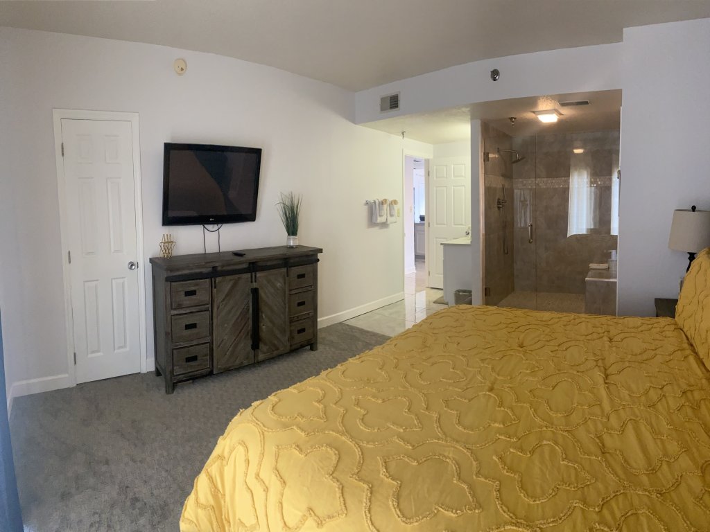 Smoky Mountains 711 3BD Condo with All Round Private Balcony Vacation Rental in Pigeon Forge - RedAwning