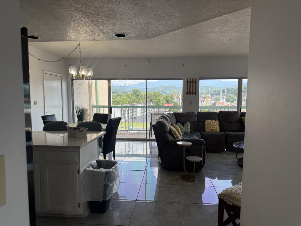 Smoky Mountains 711 3BD Condo with All Round Private Balcony Vacation Rental in Pigeon Forge - RedAwning