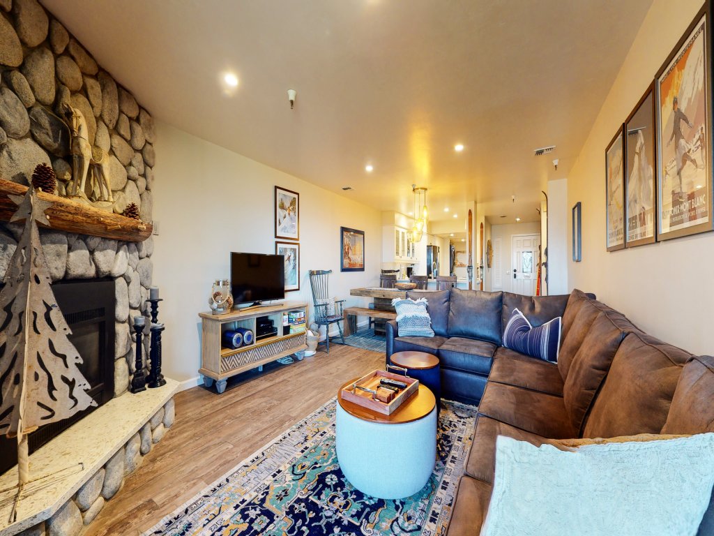 Bridges 209 Remodeled, Stunning Mountain Views, Pet-Friendly, Ski-in Ski-out to Bridges Vacation Rental in Mammoth Lakes - RedAwning