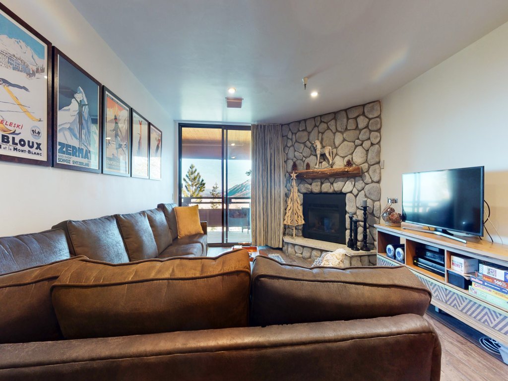Bridges 209 Remodeled, Stunning Mountain Views, Pet-Friendly, Ski-in Ski-out to Bridges Vacation Rental in Mammoth Lakes - RedAwning