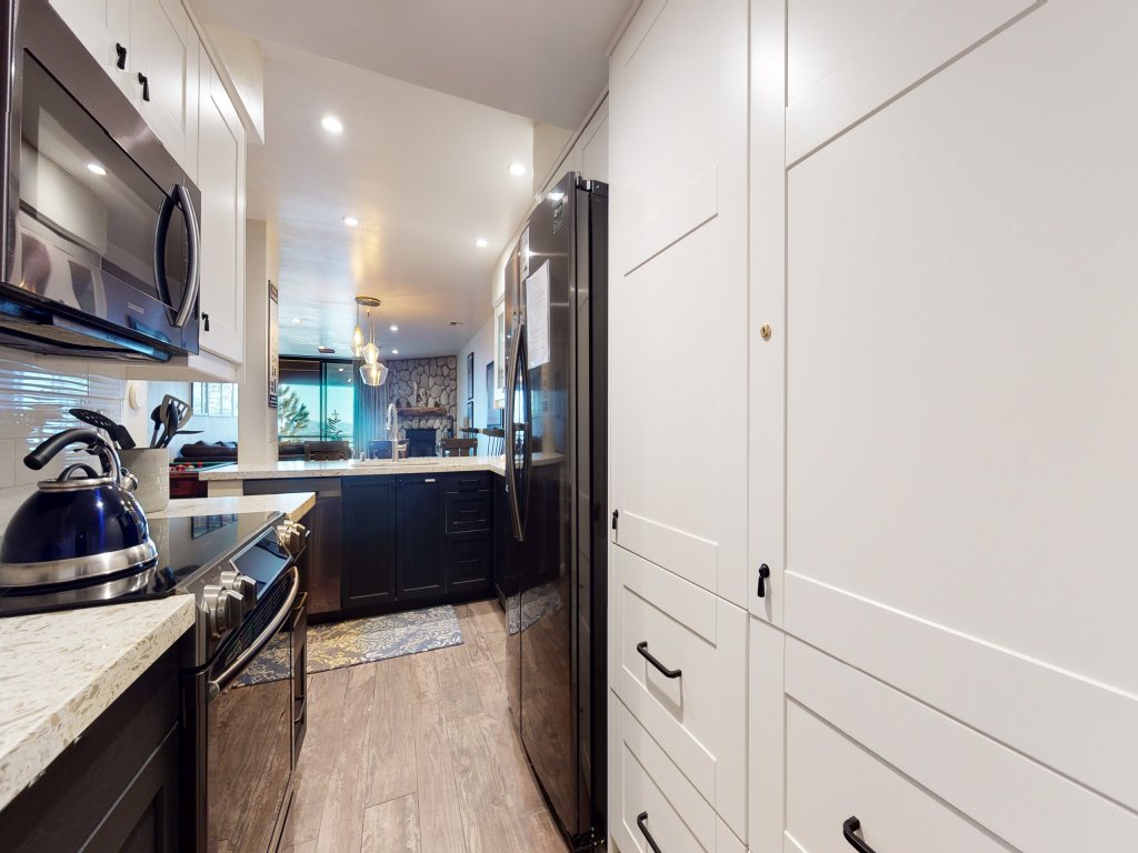 Bridges 209 Remodeled, Stunning Mountain Views, Pet-Friendly, Ski-in Ski-out to Bridges Vacation Rental in Mammoth Lakes - RedAwning