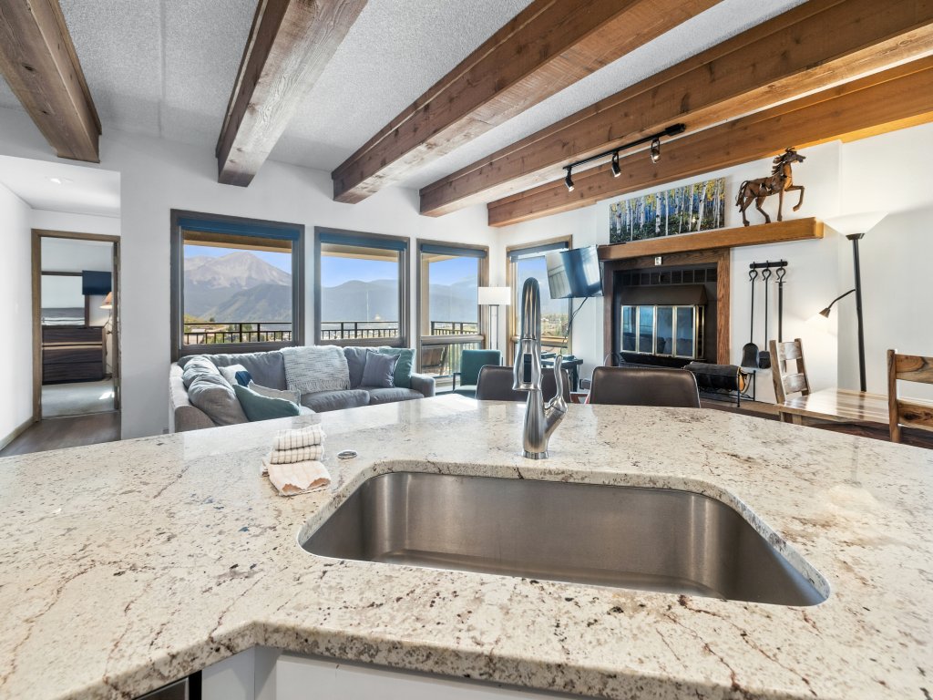 Spacious & Updated Plaza Condo - No Cleaning Fee! Vacation Rental in Crested Butte - RedAwning