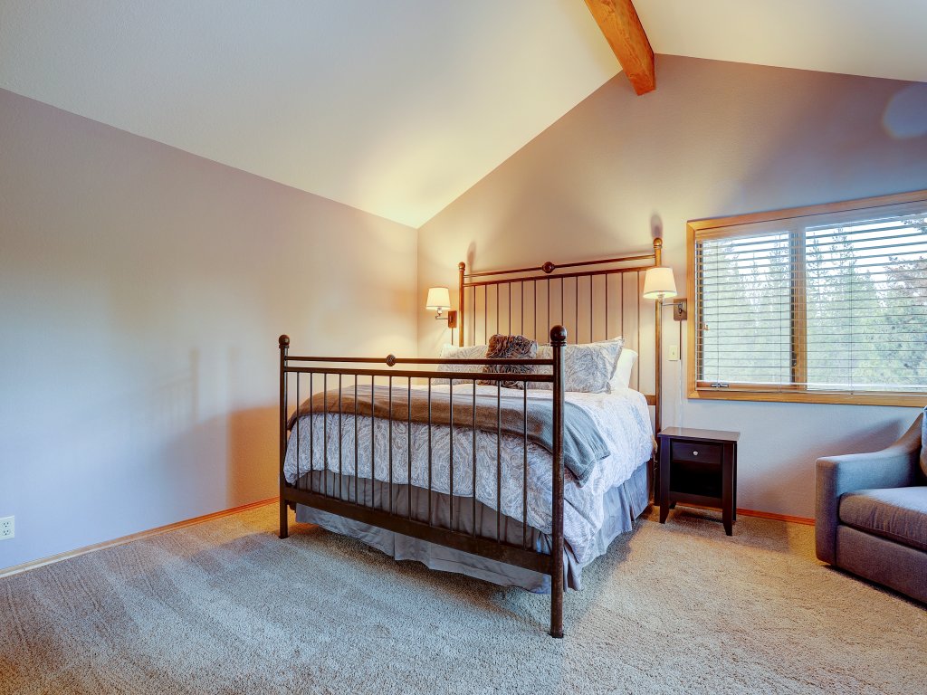 16 Yellow Pine Vacation Rental in Sunriver - RedAwning