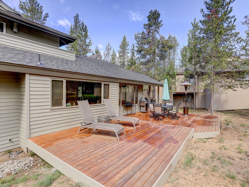 16 Yellow Pine Vacation Rental in Sunriver - RedAwning